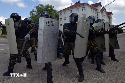Cảnh sát Nga tham gia một cuộc diễn tập tại thành phố Stavropol. (Ảnh: AFP/TTXVN)