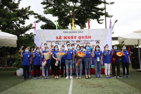 Đoàn y, bác sỹ Quảng Ninh lên đường hỗ trợ chống dịch tại Tây Ninh. (Nguồn: Báo Quảng Ninh)