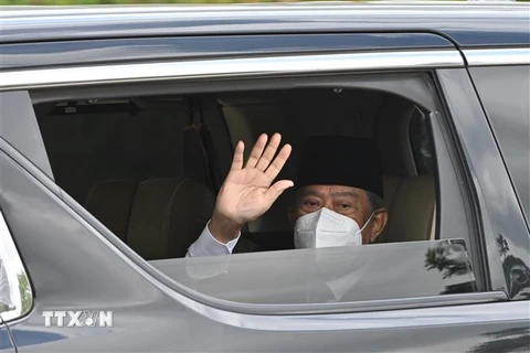 Thủ tướng Malaysia tới Cung Hoàng gia Muhyiddin Yassin ở Kuala Lumpur, nơi ông đệ đơn từ chức lên Quốc vương Sultan Abdullah Sultan Ahmad Shah. (Ảnh: THX/TTXVN)