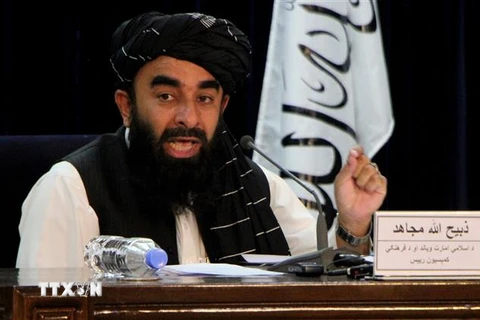 Phát ngôn viên Taliban Zabihullah Mujahid công bố các thành viên trong Chính phủ mới ở Afghanistan, tại Kabul ngày 7/9. (Ảnh: THX/TTXVN)