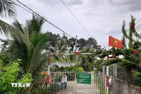 Một chốt kiểm soát tại ấp 4, xã Thạnh Đức, huyện Thủ Thừa. (Ảnh: Đức Hạnh/TTXVN)