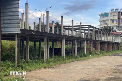 Công trình vi phạm trật tự xây dựng tại chợ Bảo Lộc, Lâm Đồng. (Ảnh: Nguyễn Dũng/TTXVN)