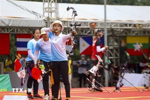 Đội tuyển Bắn cung Việt Nam giành Huy chương Bạc nội dung cung 3 dây đồng đội nữ. (Ảnh: Tuấn Đức/TTXVN)