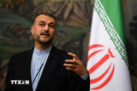 Ngoại trưởng Iran Hossein Amir-Abdollahian phát biểu trong một cuộc họp báo tại Moskva. (Ảnh: AFP/TTXVN)