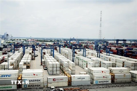Container chứa hàng hóa tại Tân Cảng Cát Lái. (Ảnh: Hồng Đạt/TTXVN)