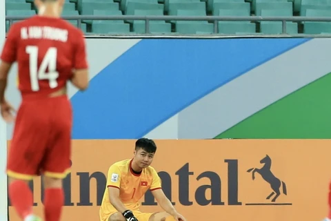 Thủ môn Văn Toản dính chấn thương trật khớp tay sau khi mắc lỗi ở bàn thua đầu tiên của U23 Việt Nam trước U23 Thái Lan. (Nguồn: VOV)