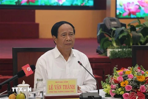 Phó Thủ tướng Lê Văn Thành phát biểu tại buổi làm việc với các bộ, ngành và địa phương liên quan về dự án cao tốc Bến Lức-Long Thành. (Ảnh: Bùi Giang/TTXVN)