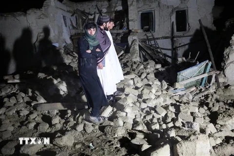 Những ngôi nhà bị sập sau trận động đất ở tỉnh Paktika, Afghanistan. (Ảnh: THX/TTXVN)