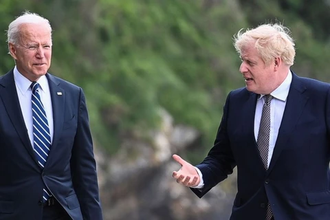 Tổng thống Mỹ Joe Biden (trái) và Thủ tướng Anh Boris Johnson trong cuộc gặp hồi tháng 6/2021. (Nguồn: Reuters)