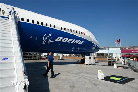 Máy bay Boeing 787-10 Dreamliner được giới thiệu tại Triển lãm hàng không Paris, Pháp. (Ảnh: AFP/TTXVN)