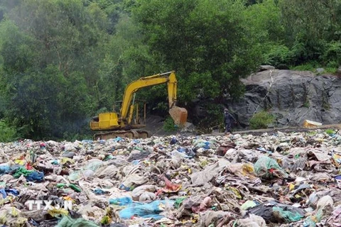 Lượng rác thải rắn thu gom đã tăng gấp đôi trong khoảng thời gian từ năm 2015-2019. (Ảnh: Xuân Triệu/TTXVN)