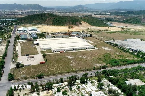Công ty TNHH Cáp điện Việt Á thuê khu đất diện tích hơn 10.000m2 tại khu công nghiệp Liên Chiểu từ năm 2009, nhưng không triển khai dự án đã đăng ký mà xây nhà xưởng để cho thuê trái phép. (Ảnh: TTXVN phát)