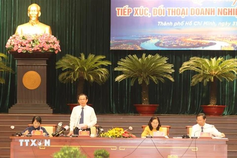 Lãnh đạo Thành phố Hồ Chí Minh chủ trì Hội nghị. (Ảnh: Hứa Chung/TTXVN)