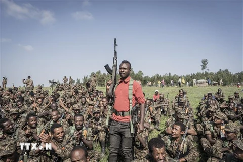 Binh sỹ thuộc Lực lượng phòng vệ quốc gia Ethiopia tham gia huấn luyện tại Dabat, cách thành phố Gondar, Ethiopia khoảng 70km về phía Đông Bắc. (Ảnh: AFP/TTXVN)