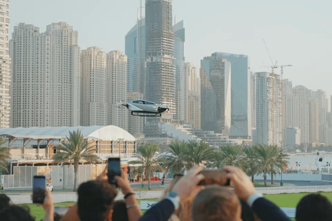Ôtô bay của hãng Xpeng trình diễn tại Dubai. (Nguồn: heyxpeng.com)