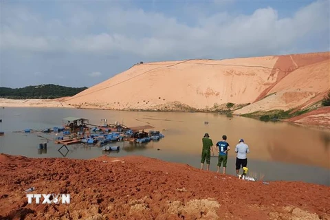 Hiện trường vụ sạt lở tại mỏ titan tại Bình Thuận. (Ảnh: Nguyễn Thanh/TTXVN)