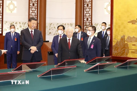 Tổng Bí thư Nguyễn Phú Trọng và Tổng Bí thư, Chủ tịch Trung Quốc Tập Cận Bình chụp ảnh chung. (Ảnh: Trí Dũng/TTXVN)
