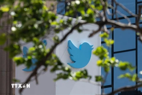 Biểu tượng Twitter tại trụ sở ở San Francisco, Mỹ. (Ảnh: AFP/TTXVN)