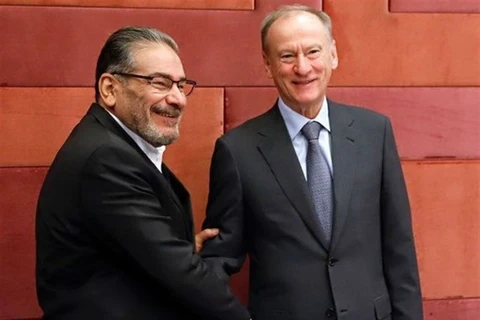 Thư ký Hội đồng An ninh Liên bang Nga Nikolai Patrushev (phải) và Thư ký Hội đồng An ninh quốc gia tối cao Iran Ali Shamkhani. (Nguồn: tasnimnews.com)