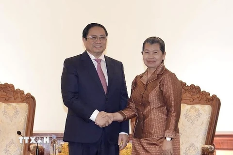 Thủ tướng Phạm Minh Chính tiếp Phó Thủ tướng, Chủ tịch Hội Hữu nghị Việt Nam-Campuchia Men Sam An. (Ảnh: Dương Giang/TTXVN)