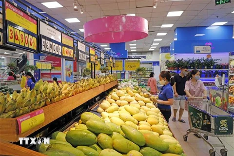 Quầy hàng nông sản trong nước được siêu thị Co.opmart Hà Đông (Hà Nội) có chương trình khuyến mại riêng. (Ảnh: Trần Việt/TTXVN)