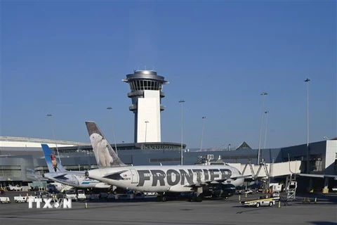 Máy bay của hãng hàng không Frontier Airlines tại sân bay Las Vegas, Mỹ. (Ảnh: AFP/TTXVN)
