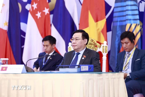 Chủ tịch Quốc hội Vương Đình Huệ dự phiên họp. (Ảnh: Doãn Tấn/TTXVN)