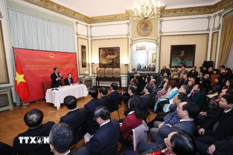 Thủ tướng Phạm Minh Chính tại buổi gặp đại diện cộng đồng người Việt Nam tại Vương quốc Bỉ. (Ảnh: Dương Giang/TTXVN)