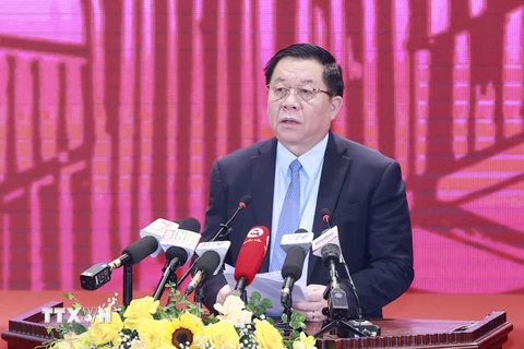 Ông Nguyễn Trọng Nghĩa, Bí thư Trung ương Đảng, Trưởng Ban Tuyên giáo Trung ương, trình bày tham luận tại hội thảo. (Ảnh: Doãn Tấn/TTXVN)