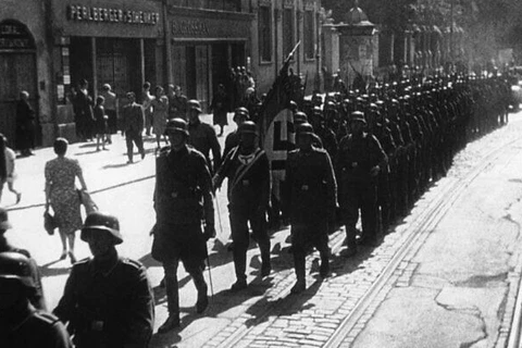 Lính Đức Quốc xã tiến vào thị trấn Lodz của Ba Lan, ngày 9/10/1939. (Nguồn: AP)