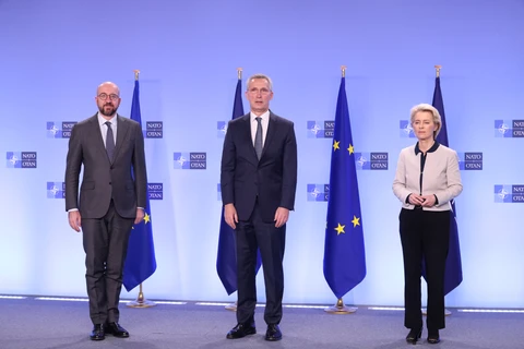 (Từ trái qua phải) Chủ tịch Hội đồng châu Âu Charles Michel, Tổng Thư ký NATO Jens Stoltenberg và Chủ tịch Ủy ban châu Âu Ursula von der Leyen. (Nguồn: europa.eu)