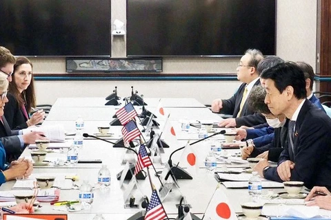 Bộ trưởng Công nghiệp Nhật Bản Yasutoshi Nishimura và Bộ trưởng Năng lượng Mỹ Jennifer Granholm tại cuộc họp ngày 9/1. (Nguồn: Kyodo)