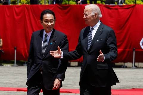 Thủ tướng Fumio Kishida (trái) và Tổng thống Mỹ Joe Biden tại Cung điện Akasaka ở Tokyo vào tháng 52022. (Nguồn: Reuters)