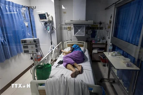 Bệnh nhân COVID-19 được điều trị tại bệnh viện ở Bangkok, Thái Lan. (Ảnh: AFP/TTXVN)