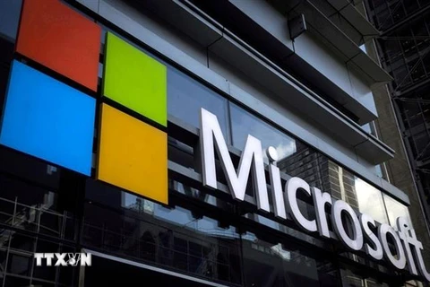 Logo của Microsoft tại tòa nhà ở New York City, Mỹ. (Ảnh: REUTERS/TTXVN)