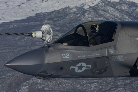 Máy bay F-35B của Lực lượng Không quân Mỹ tiếp nhiên liệu trong cuộc tập trận quân sự Cờ Đỏ tại Nevada. (Nguồn: Reuters)