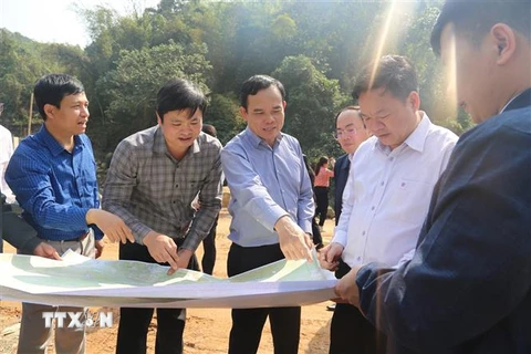 Phó Thủ tướng Chính phủ Trần Lưu Quang trực tiếp tới kiểm tra, khảo sát một số dự án thuộc chương trình mục tiêu quốc gia tại huyện Ngân Sơn, tỉnh Bắc Kạn. (Ảnh: Vũ Hoàng Giang/TTXVN)