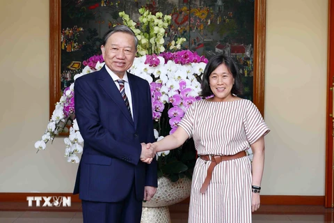 Bộ trưởng Công an Tô Lâm tiếp Đại diện Thương mại Hoa Kỳ Katherine Tai. (Ảnh: Phạm Kiên/TTXVN)