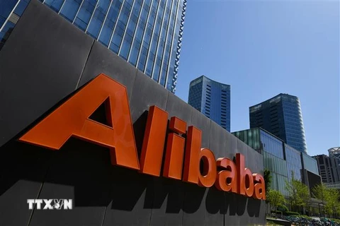 Biểu tượng Alibaba tại văn phòng của tập đoàn ở Bắc Kinh, Trung Quốc. (Ảnh: AFP/TTXVN)