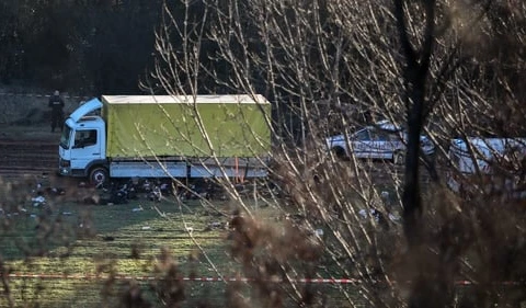 Chiếc xe tải chở người di cư được tìm thấy gần thủ đô Sofia. (Nguồn: Reuters)
