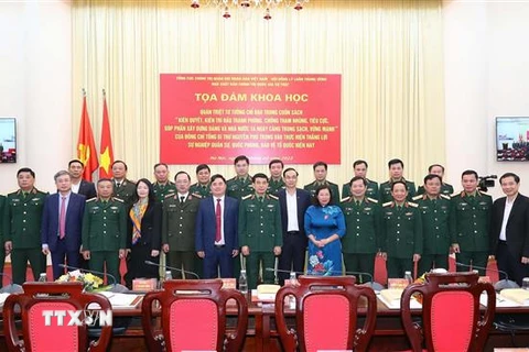 Bộ trưởng Bộ Quốc phòng Phan Văn Giang và các đại biểu dự hội thảo. (Ảnh: Trọng Đức/TTXVN)