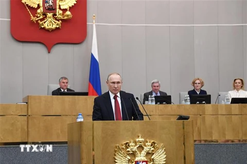 Tổng thống Nga Vladimir Putin phát biểu tại phiên họp của Duma Quốc gia tại Moskva. (Ảnh: AFP/TTXVN)