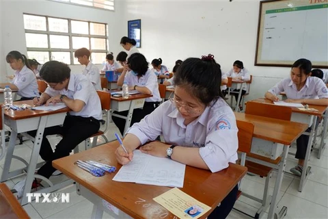 Thí sinh chuẩn bị làm bài thi kỳ thi chọn học sinh giỏi quốc gia Trung học phổ thông năm học 2022-2023. (Ảnh: Đức Hạnh/TTXVN)