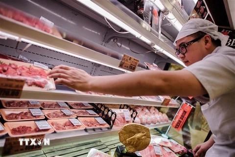 Thịt bò nhập khẩu được bày bán tại siêu thị ở Hong Kong, Trung Quốc. (Ảnh: AFP/TTXVN)