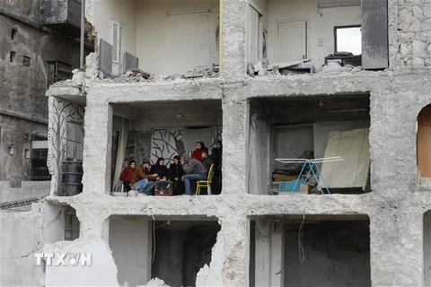 Tòa nhà tại Aleppo, Syria bị phá hủy sau trận động đất kinh hoàng. (Ảnh: AFP/TTXVN)