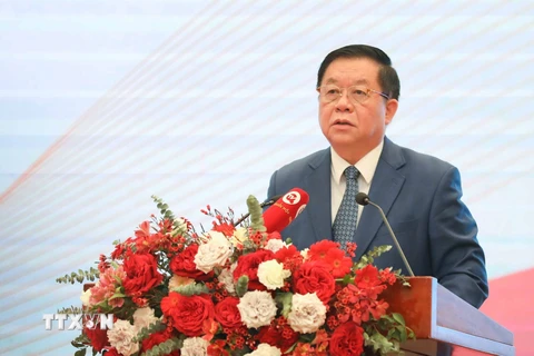 Bí thư Trung ương Đảng, Trưởng ban Tuyên giáo Trung ương Nguyễn Trọng Nghĩa phát biểu tại hội thảo. (Ảnh: Thanh Tùng/TTXVN)