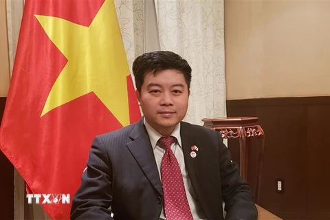 Ông Nguyễn Đức Minh, Đại biện lâm thời Đại sứ quán Việt Nam tại Nhật Bản, trả lời phỏng vấn TTXVN. (Ảnh: Đào Thanh Tùng/TTXVN)