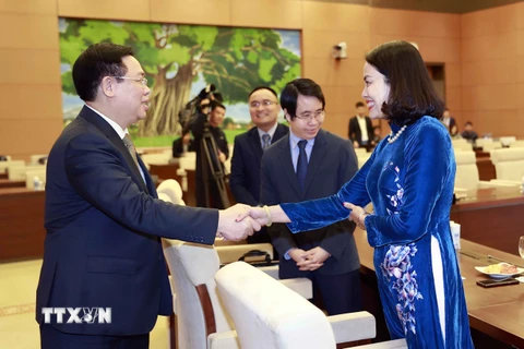 Chủ tịch Quốc hội Vương Đình Huệ với các đại sứ, trưởng cơ quan đại diện Việt Nam ở nước ngoài. (Ảnh: Doãn Tấn/TTXVN)
