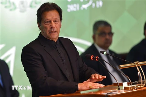 Cựu Thủ tướng Pakistan Imran Khan phát biểu tại một hội nghị ở Islamabad ngày 19/12/2021. (Ảnh: AFP/TTXVN)