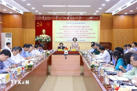 Thường trực Ban Bí thư, Trưởng Ban Tổ chức Trung ương Trương Thị Mai phát biểu kết luận buổi làm việc. (Ảnh: Văn Điệp/TTXVN)